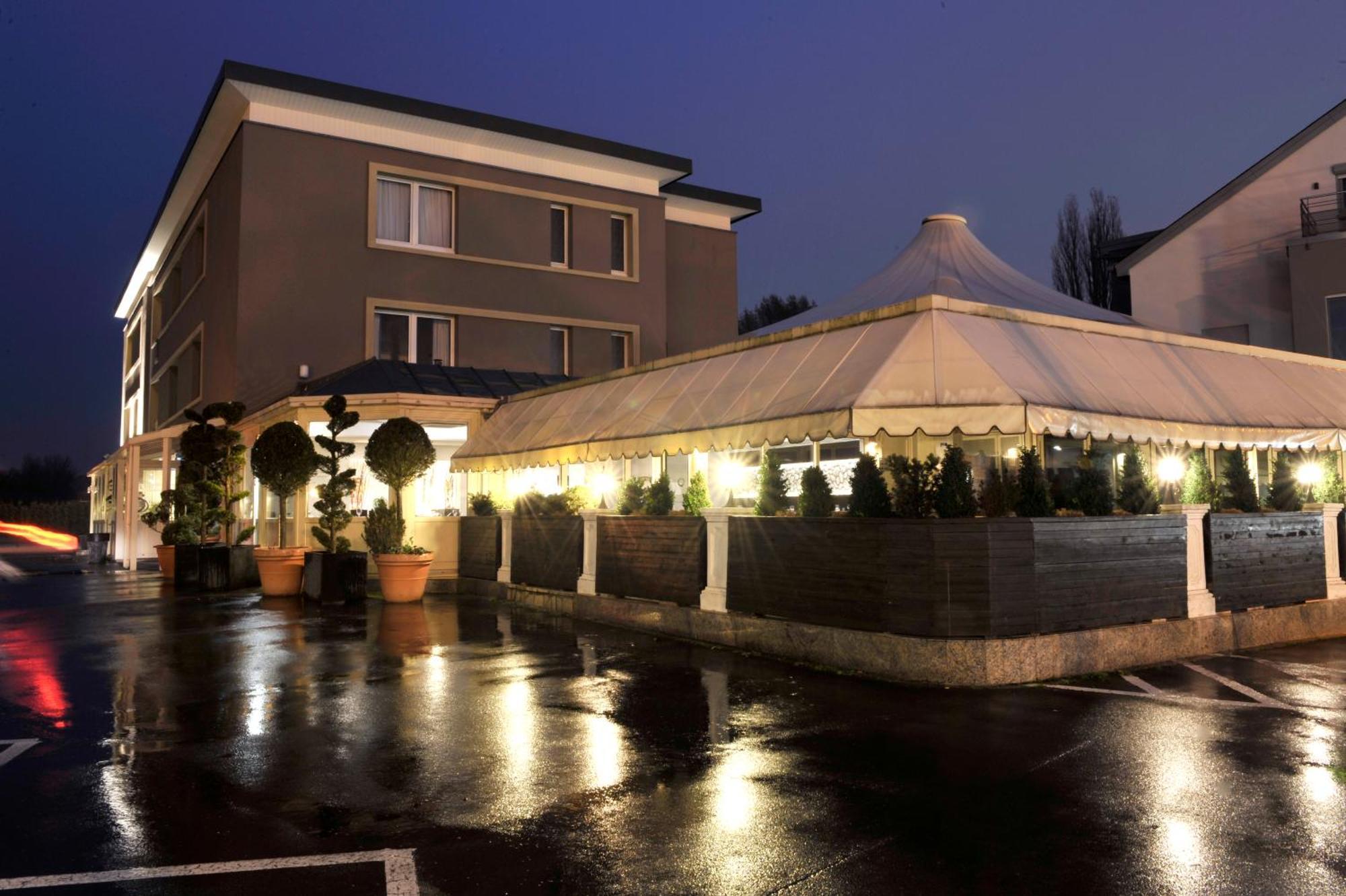 Bivius Hotel Restaurant Luxembourg Strassen Exteriér fotografie