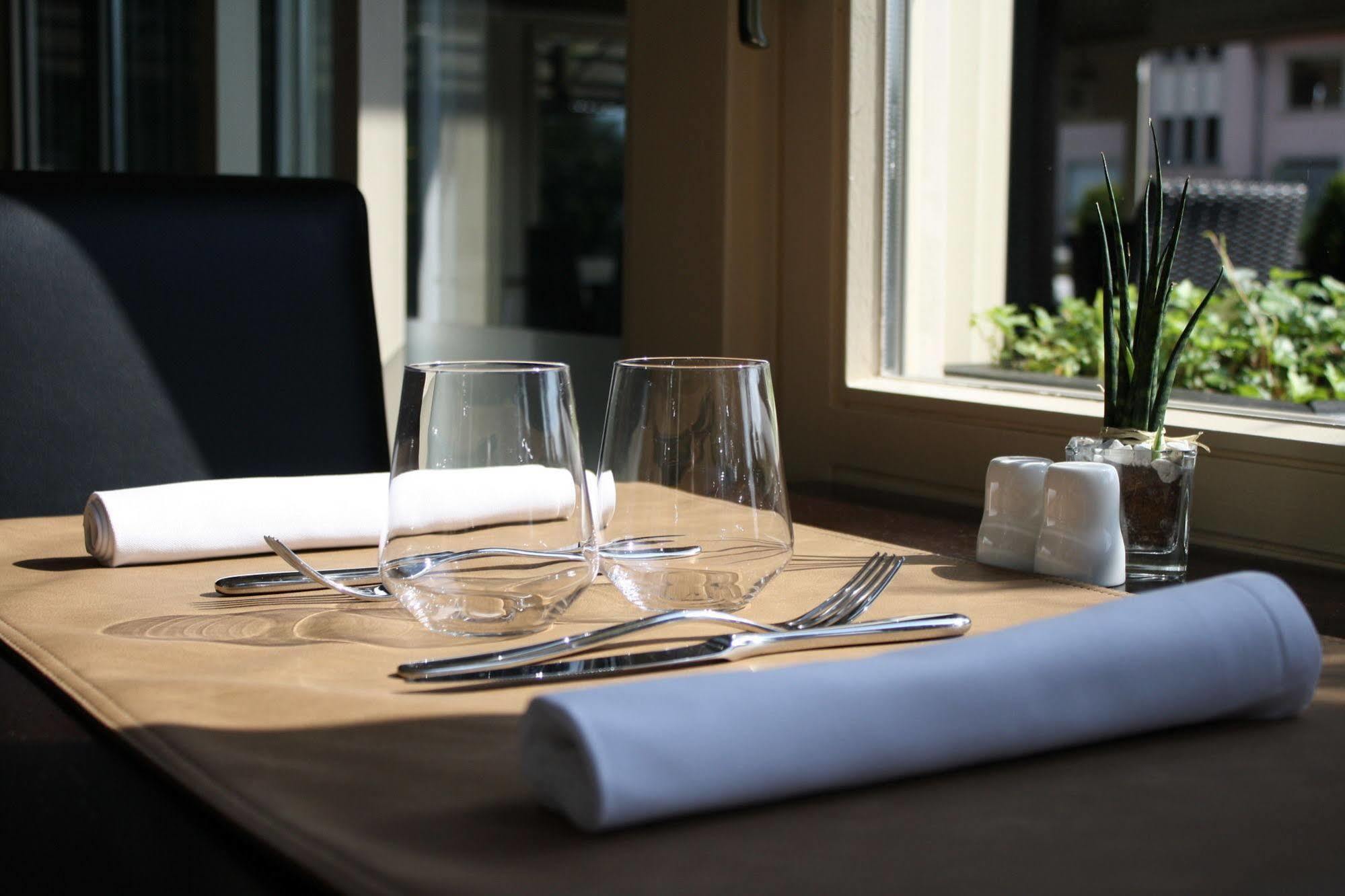 Bivius Hotel Restaurant Luxembourg Strassen Exteriér fotografie